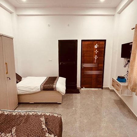 Shri Ram Darbar Hotel Ayodhya Ngoại thất bức ảnh