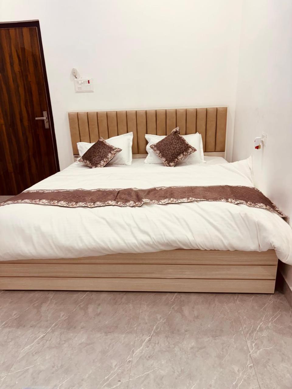 Shri Ram Darbar Hotel Ayodhya Ngoại thất bức ảnh