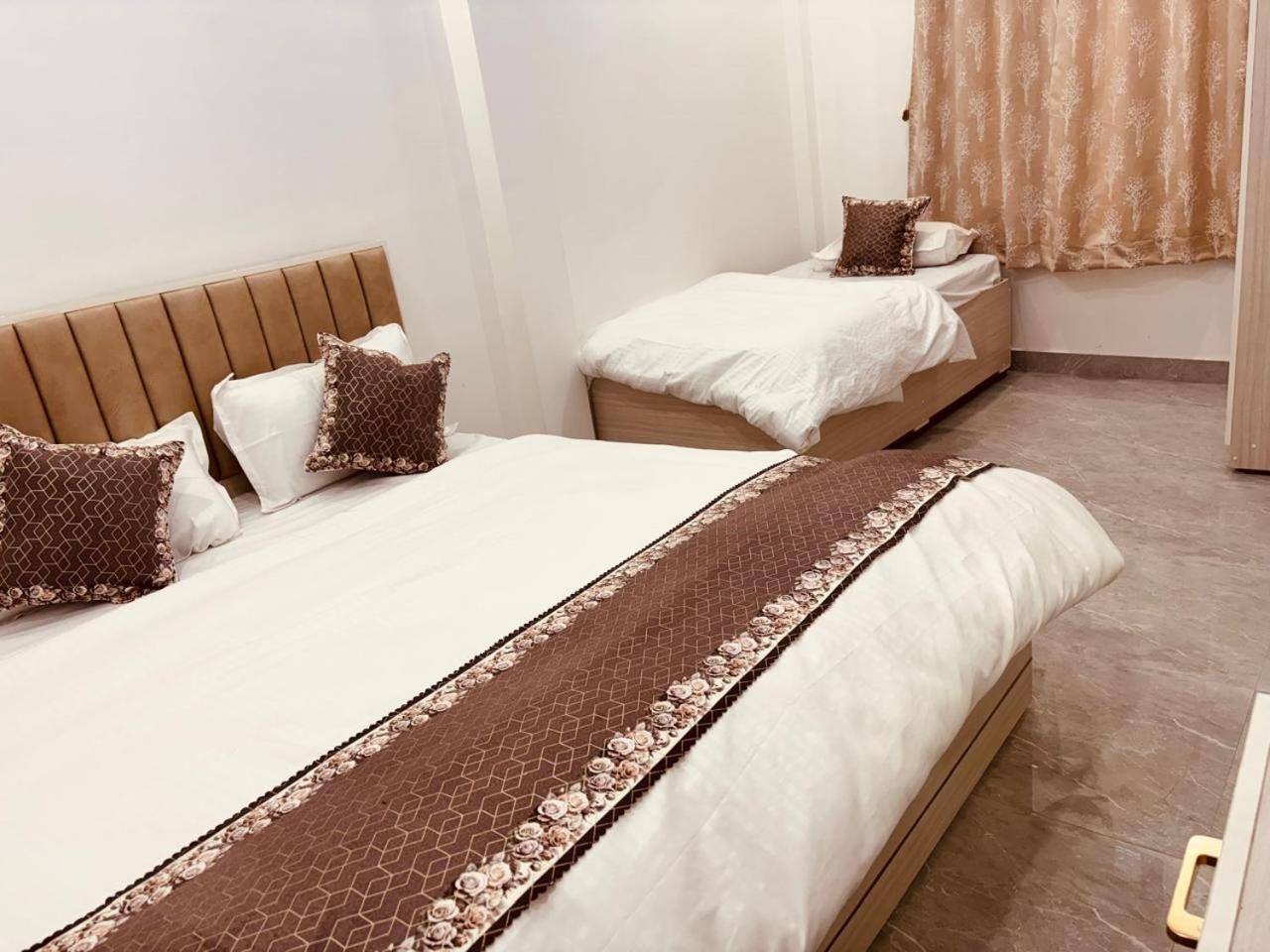 Shri Ram Darbar Hotel Ayodhya Ngoại thất bức ảnh