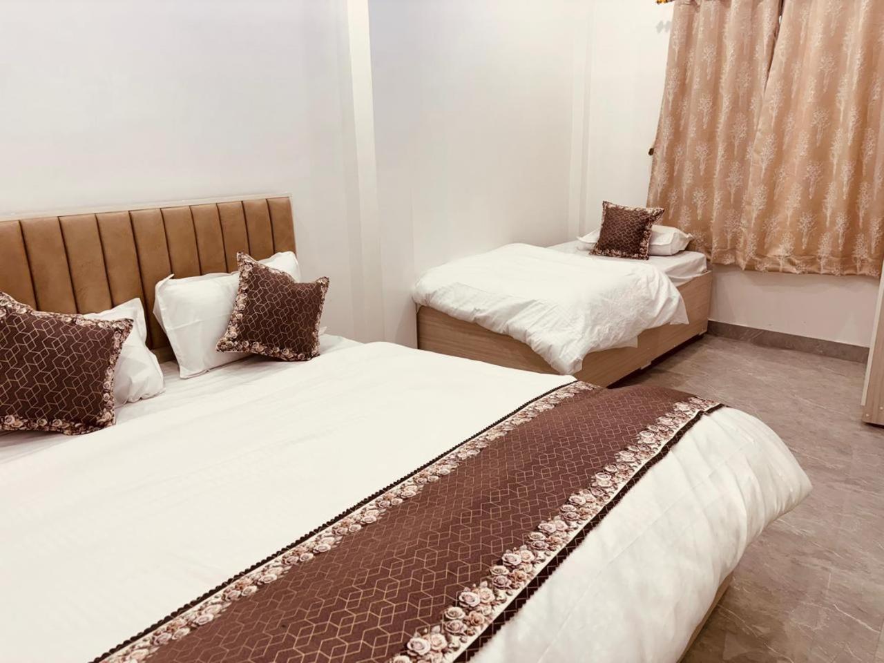 Shri Ram Darbar Hotel Ayodhya Ngoại thất bức ảnh