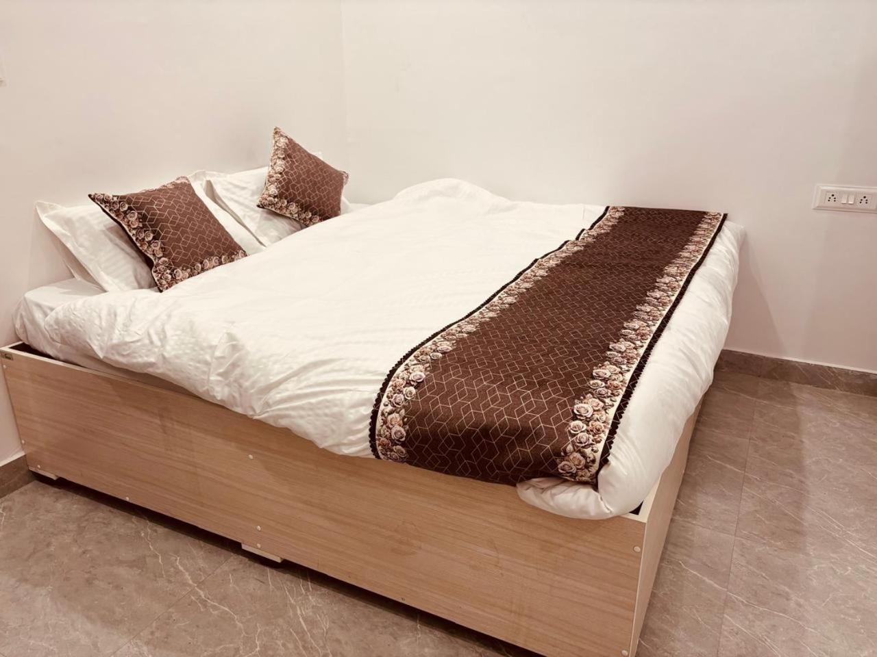 Shri Ram Darbar Hotel Ayodhya Ngoại thất bức ảnh