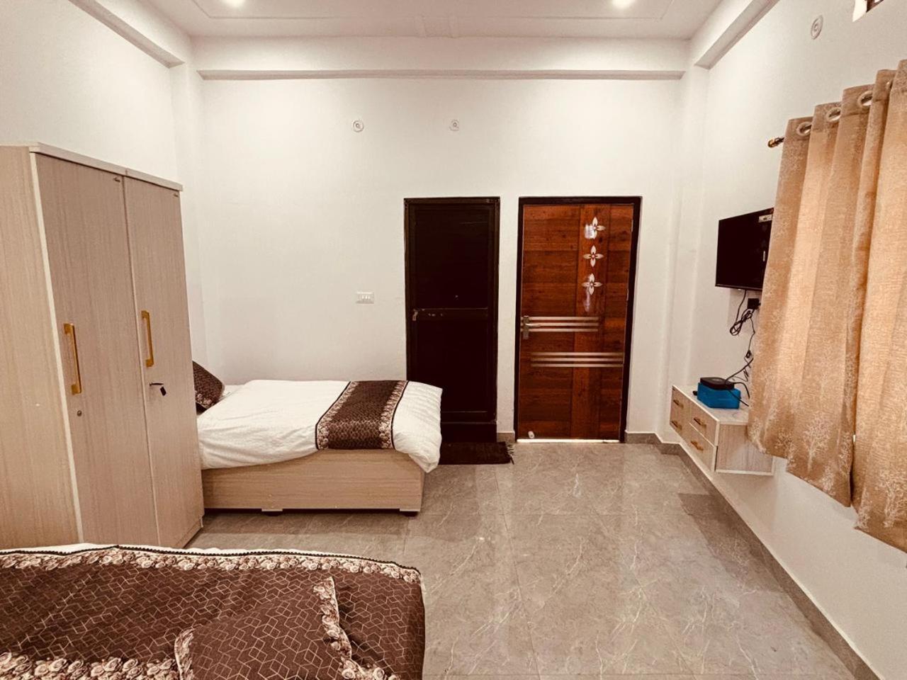 Shri Ram Darbar Hotel Ayodhya Ngoại thất bức ảnh