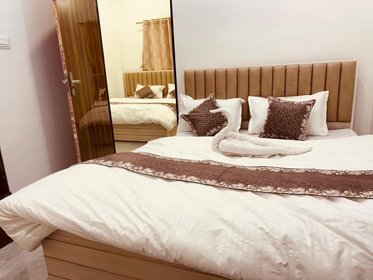 Shri Ram Darbar Hotel Ayodhya Ngoại thất bức ảnh