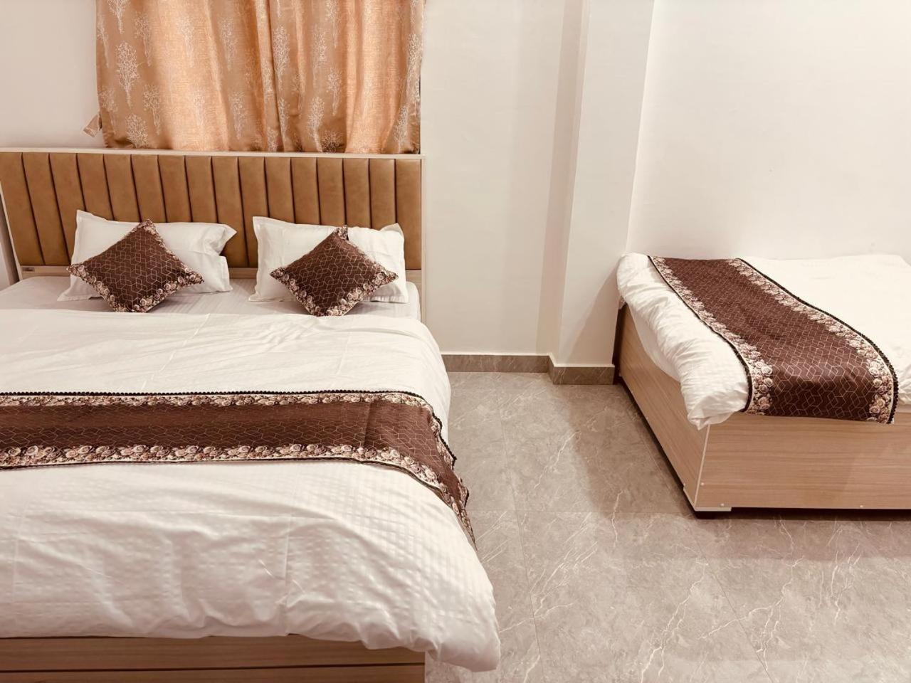 Shri Ram Darbar Hotel Ayodhya Ngoại thất bức ảnh