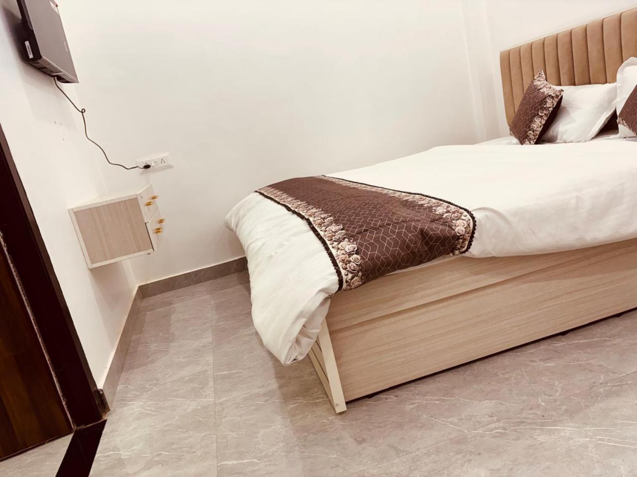Shri Ram Darbar Hotel Ayodhya Ngoại thất bức ảnh